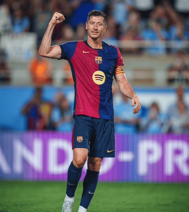 莱万多夫斯基爆冷击败拜仁,精彩发挥引爆全场!的简单介绍