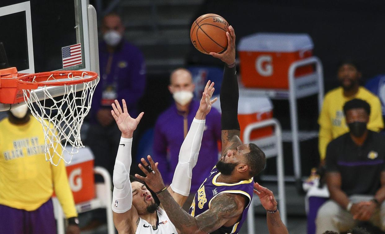 湖人三巨头联手,逆转取胜得分突破,快船冲击季后赛!